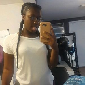 Meet your Posher, Abigail